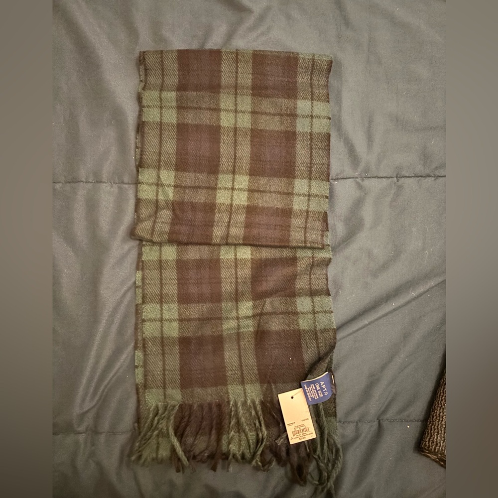 New Mens Scarf.  Blue/Green Plaid. Apt. 9 -tags attached!